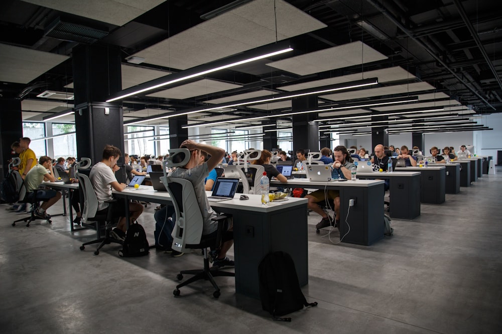 LinkedIn: Giải Mã Thuật Toán, Tăng Tương Tác Vượt Trội Cho Sự Nghiệp